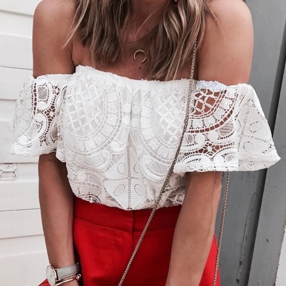 🌟🌟 White Lacey Off-Shoulder Top 🌟🌟 - Picture 2 of 7